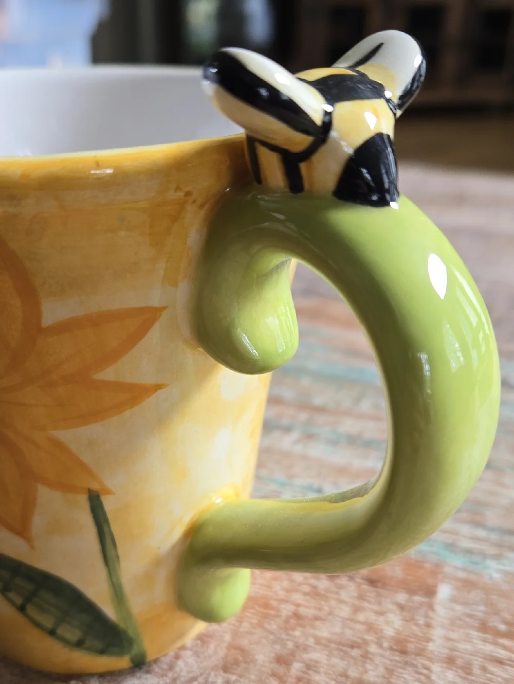 Pier 1 Imports Whimsical Bumble Bee Ceramic Mug NWT (BIN 010)